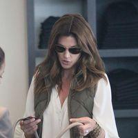 Cindy Crawford shopping at Paige clothing store | Picture 107101